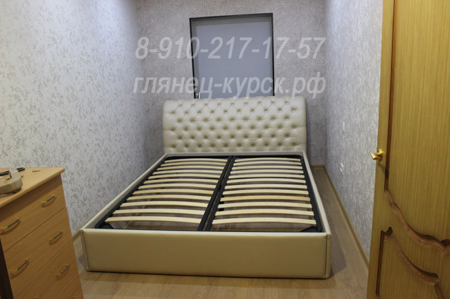Кровать с каретной стяжкой